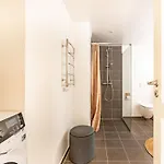 Regent 15 - Bright 1 Bdr Right In The Centre Of Apartment *