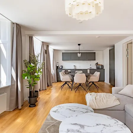 Regent 15 - Bright 1 Bdr Right In The Centre Of *