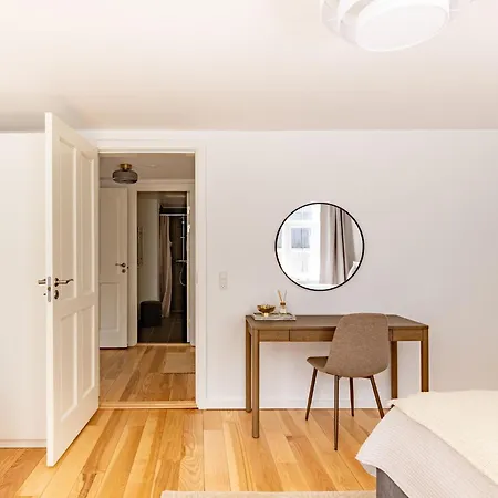 Regent 15 - Bright 1 Bdr Right In The Centre Of *
