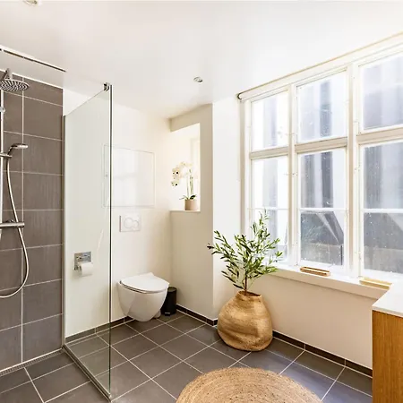 Regent 15 - Bright 1 Bdr Right In The Centre Of *