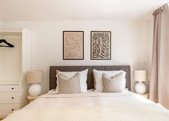 Regent 15 - Bright 1 Bdr Right In The Centre Of *