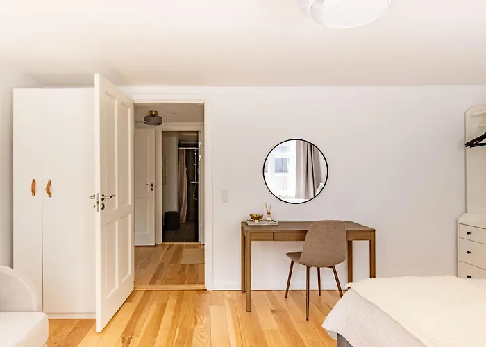 Regent 15 - Bright 1 Bdr Right In The Centre Of *