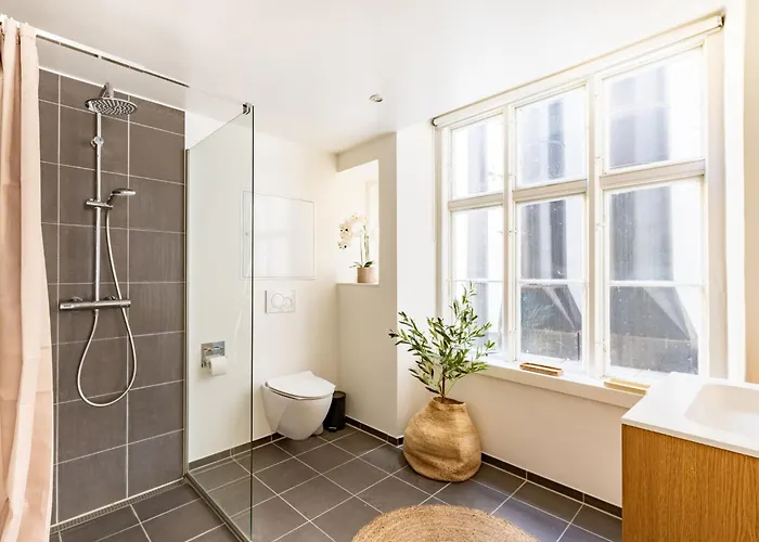 Regent 15 - Bright 1 Bdr Right In The Centre Of *